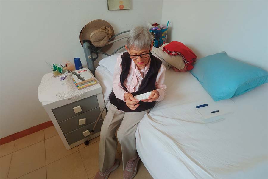 adulta mayor recibe carta