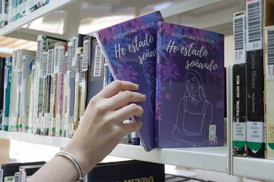 Alejandra Tarango, alumna del Tec, comenzó a escribir desde los 10 años y presentó su libro "He estado soñando" en la Feria Internacional del Libro de Guadalajara.