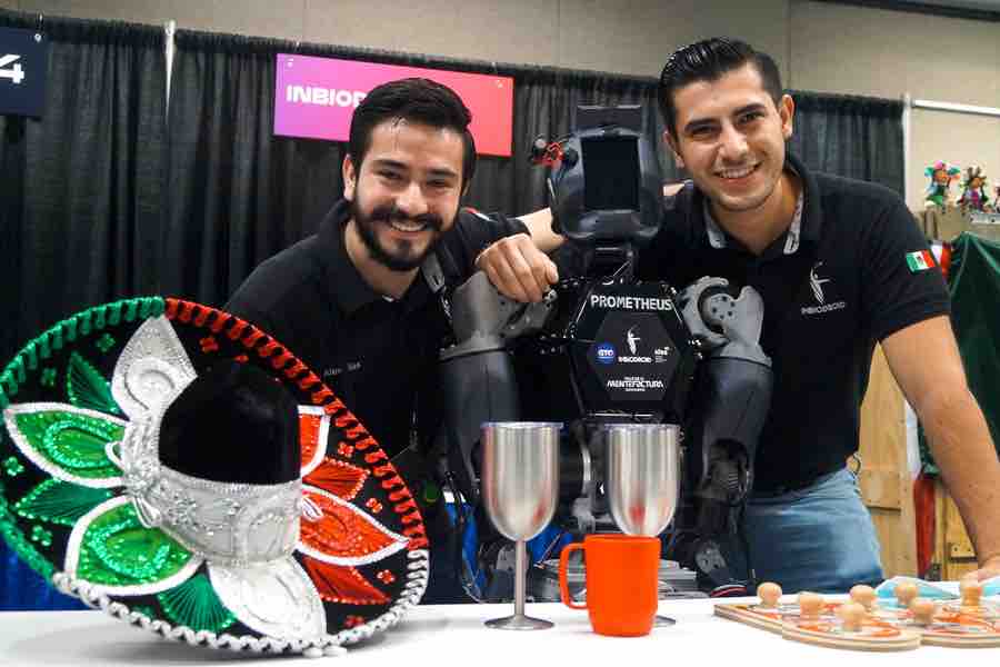 Alejandro Elías y Carlos Salvador, creadores de Prometheus