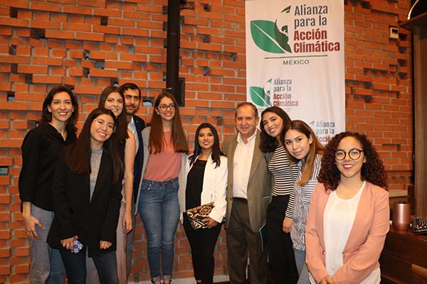 Representantes del Tec en evento de alianza climática