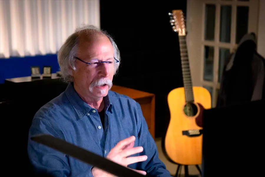 Allan Tucker ha trabajado en más de 3 mil 500 producciones discográficas.