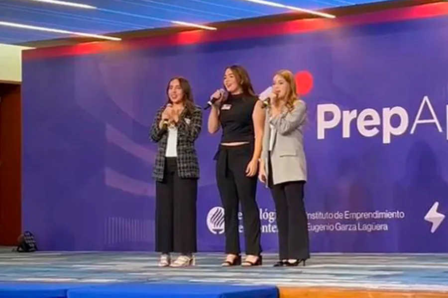 Alumnas de PrepaTec Laguna exponen su idea de app para conectar conantes con centros de ayuda