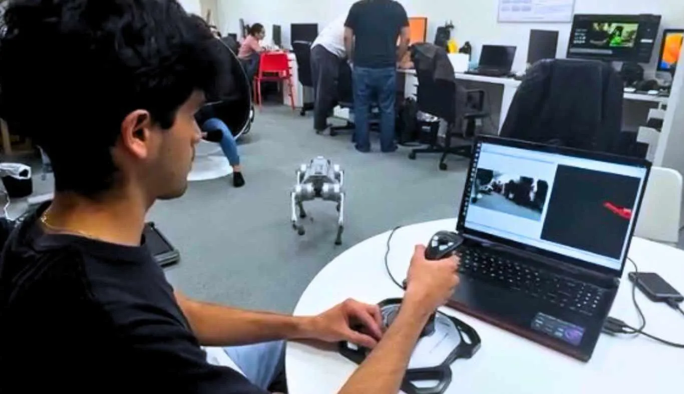 alumno tec desarrolla proyecto robótico de perro guia en japon