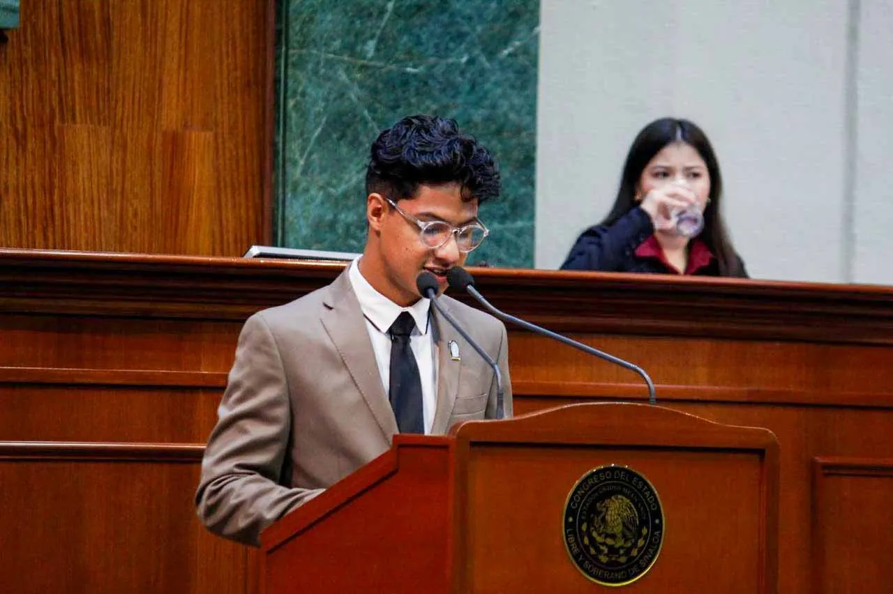 Julio durante presentaci&oacute;n en el Congreso del Estado de Sinaloa. Foto: Cortes&iacute;a Congreso del Estado de Sinaloa