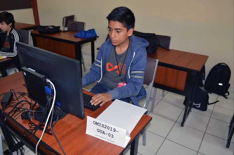 Braulio Olivares, alumno de primer semestre de PrepaTec Celaya, ganó la medalla de plata en La Olimpiada Mexicana de Matemáticas.