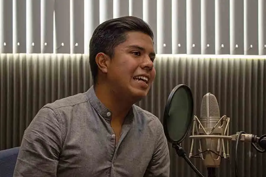 Joven del Tec de Monterrey campus Querétaro se lanza con todo a la locución