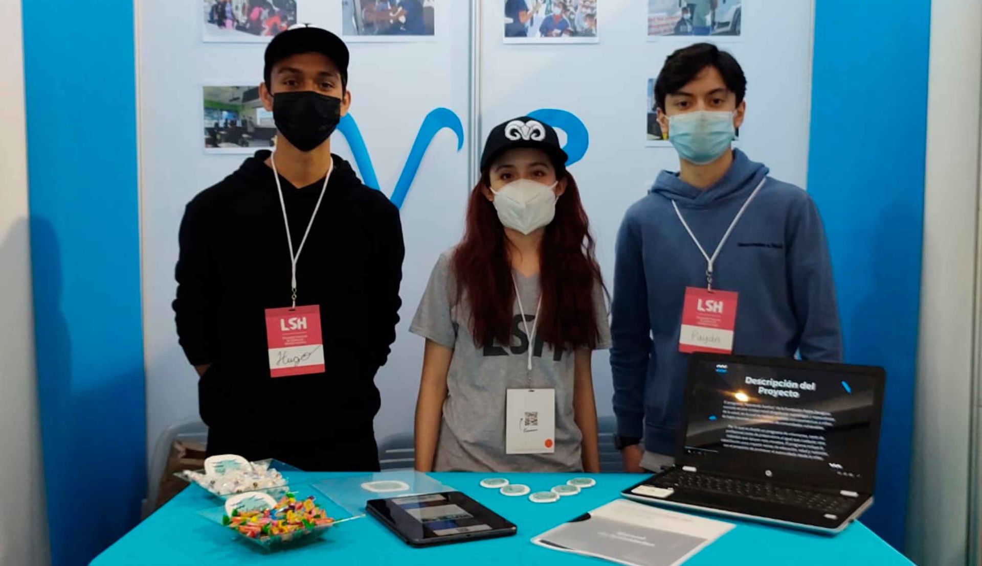 Danahí Borrego, Hugo González, Alejandro Payán y Alejandra Gloria, alumnos seleccionados para presentar su proyecto a nivel nacional.