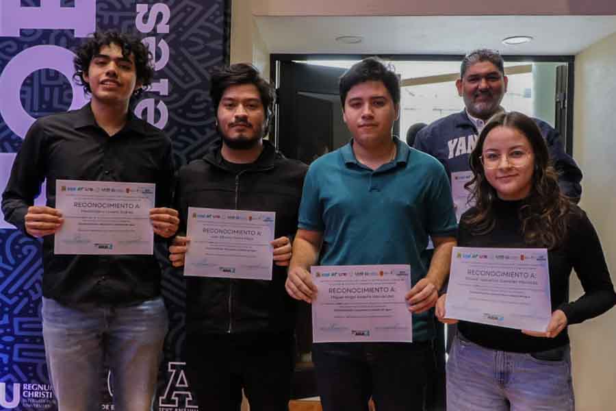 Estudiantes premiados con el segundo lugar en la categoría Concientización, educación y cultura del agua