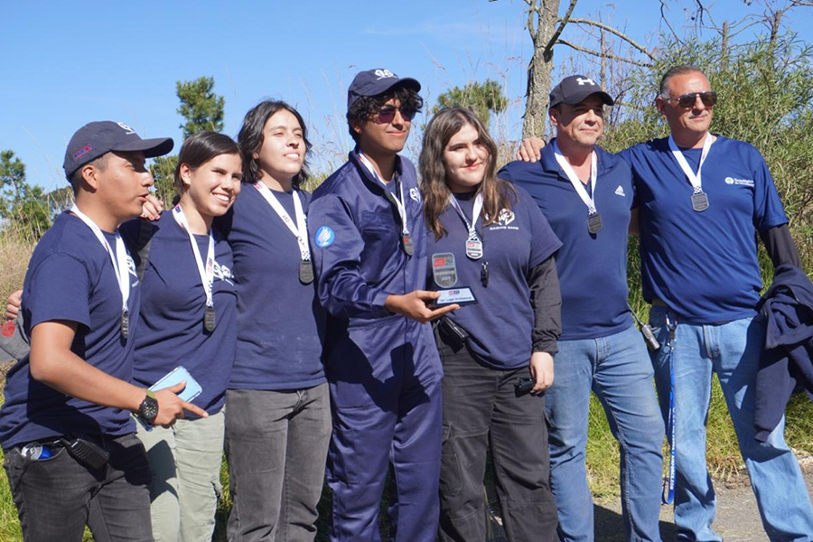 Alumnos de Tec Chihuahua celebran triunfo en Gravity Race Car 2024