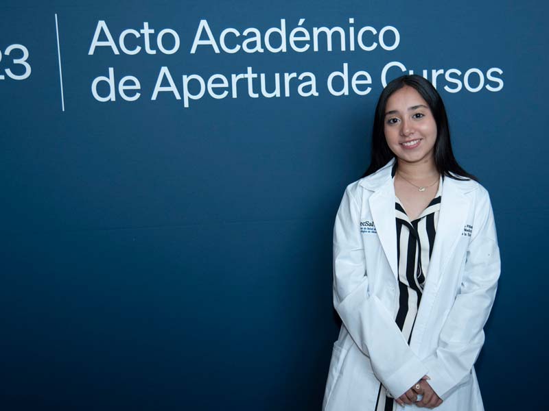 Alumna de nuevo ingreso a la Escuela de Medicina y Ciencias de la Salud.