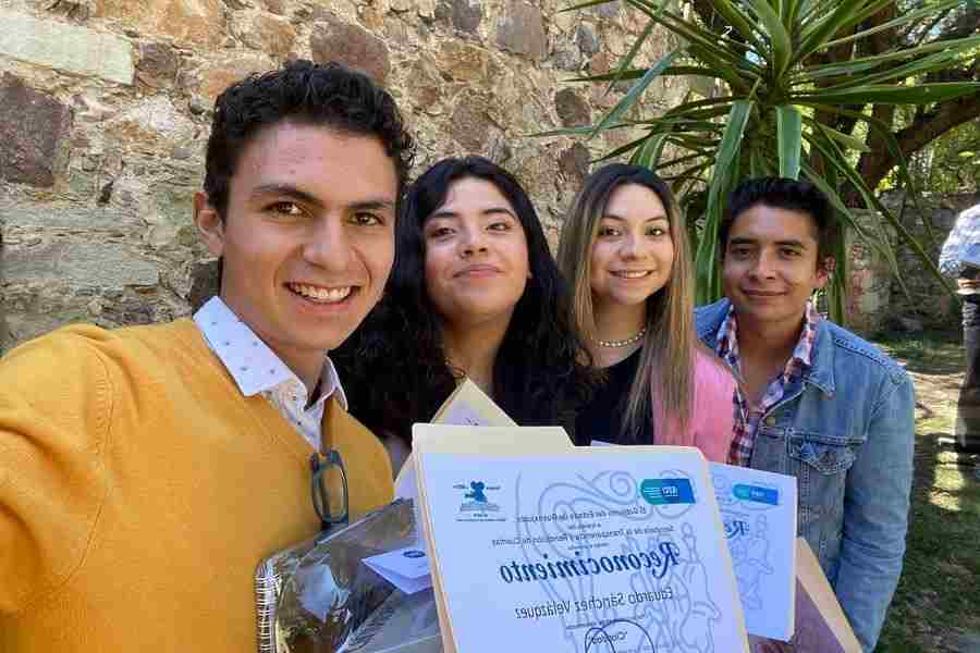 Alumnos con reconocimiento