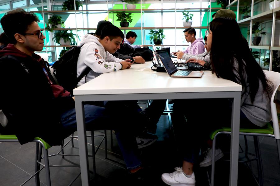 Estudiantes de Tecmilenio campus Las Torres