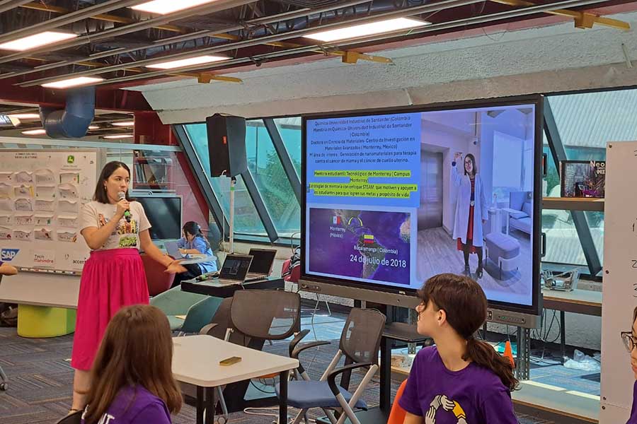 uando tienes el contacto directo con las personas de platicar, de poder impactar, creo que para m&iacute; es como que me da m&aacute;s satisfacci&oacute;n, en voluntariado de STEM.