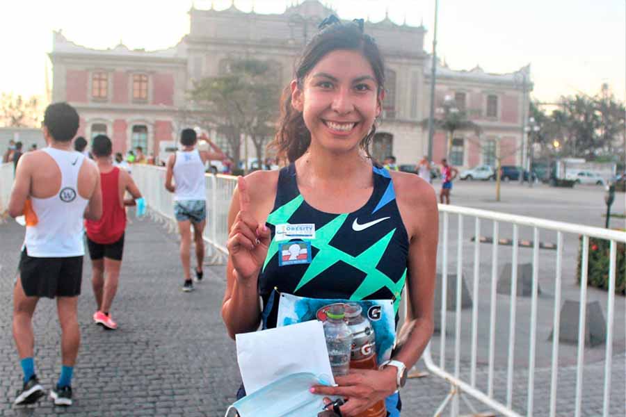 ¡Impone marca mexicana! egresada de Santa Fe hace historia en los 10K