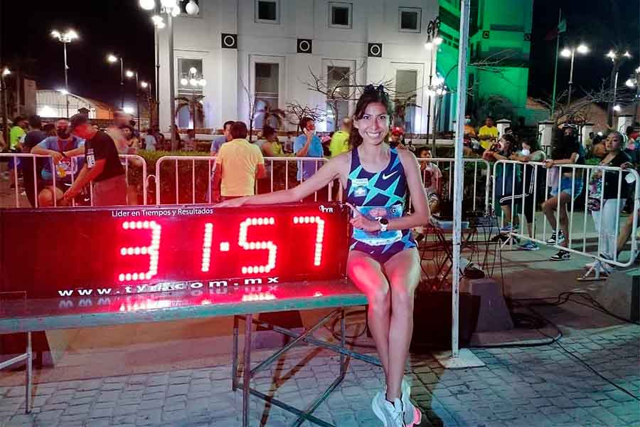 ¡Impone marca mexicana! egresada de Santa Fe hace historia en los 10K