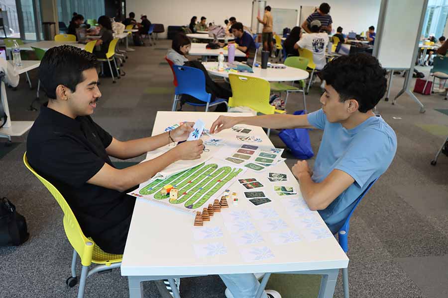 Ángel Solís y Uriel Vega, fundadores de la alianza Yeex-Kukulmat, en el campus Monterrey.