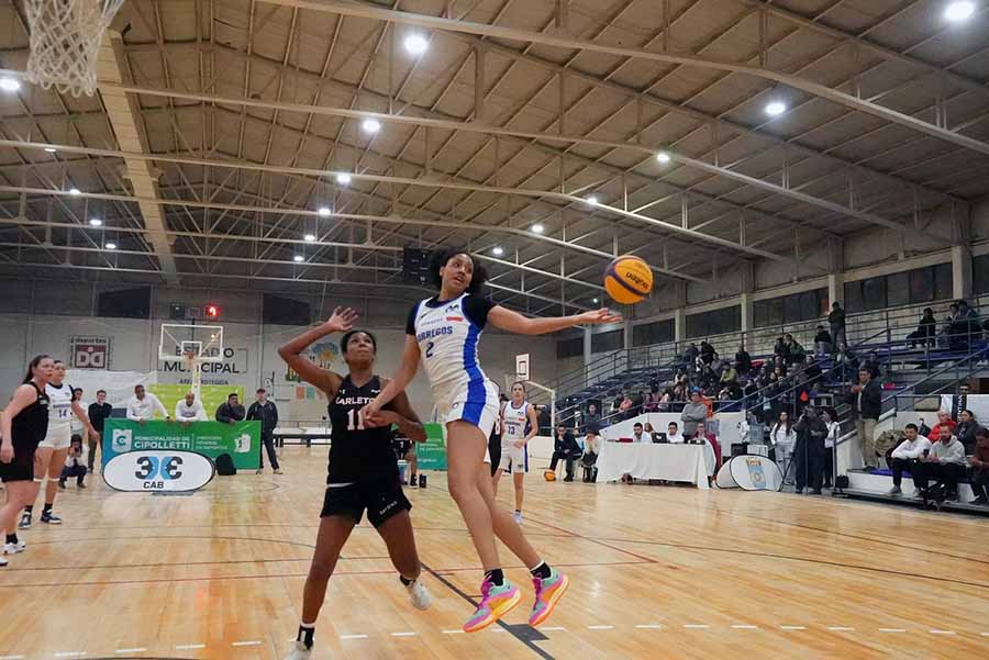 Anisa Jeffries, jugadora de Borregos Femenil de basquetbol. 