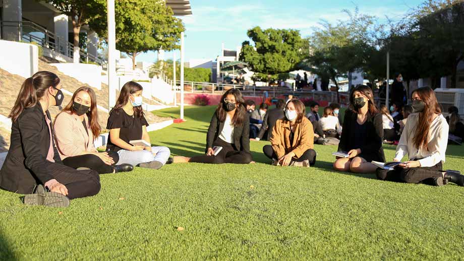 Integrantes del club de lectura Antígonas en Campus Sonora Norte