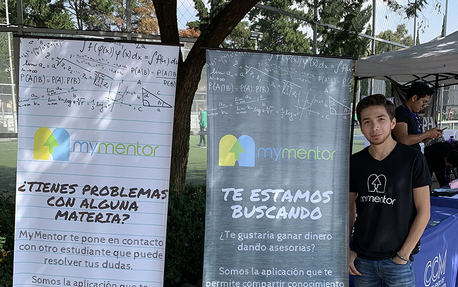 Estudiante promocionando My Mentor