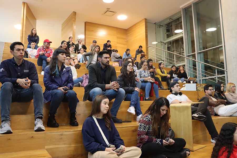 En el Foro sobre salud mental se habló sobre bienestar integral y trastornos alimenticios.