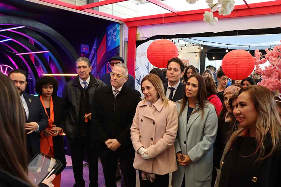 Autoridades, alumnos, profesores y parte de la comunidad del Tec de Monterrey recorrieron el Pabellón Cultural.