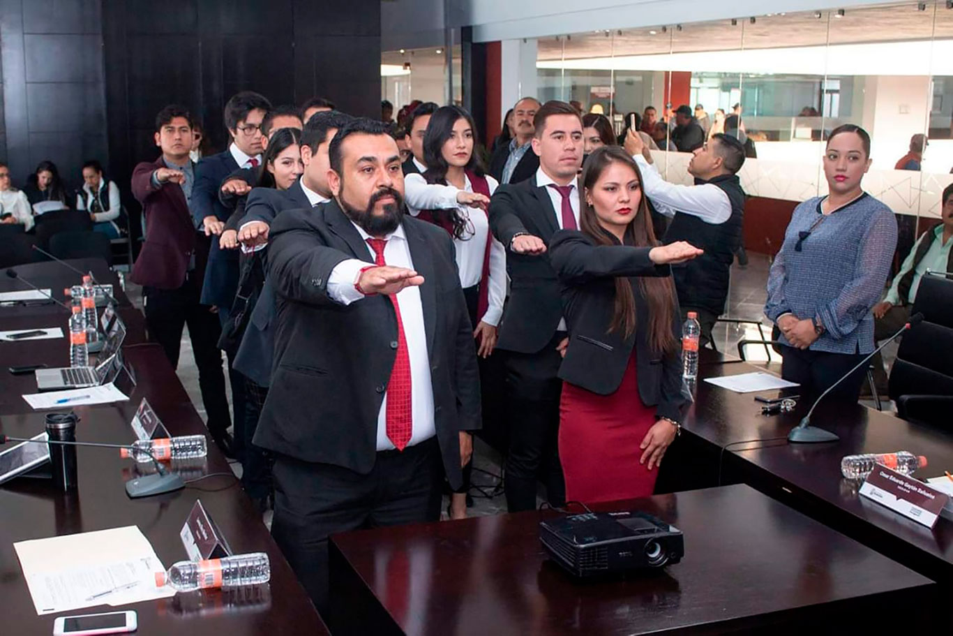 Integrantes del comité tomando protesta en el ayuntamiento