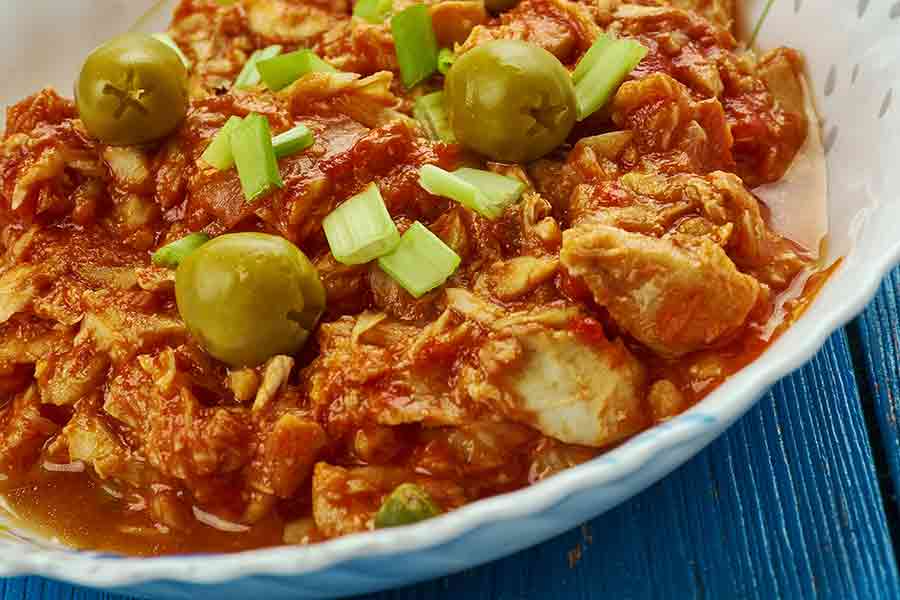 El bacalao a la vizcaina tiene origen en la fusión de comida española y mexicana