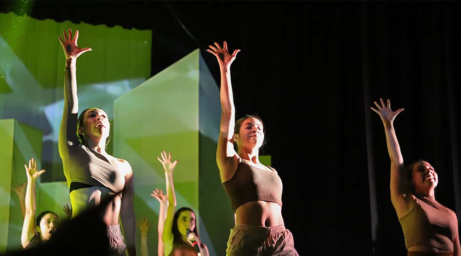 12 bailarinas participan en en musical Dreamlike