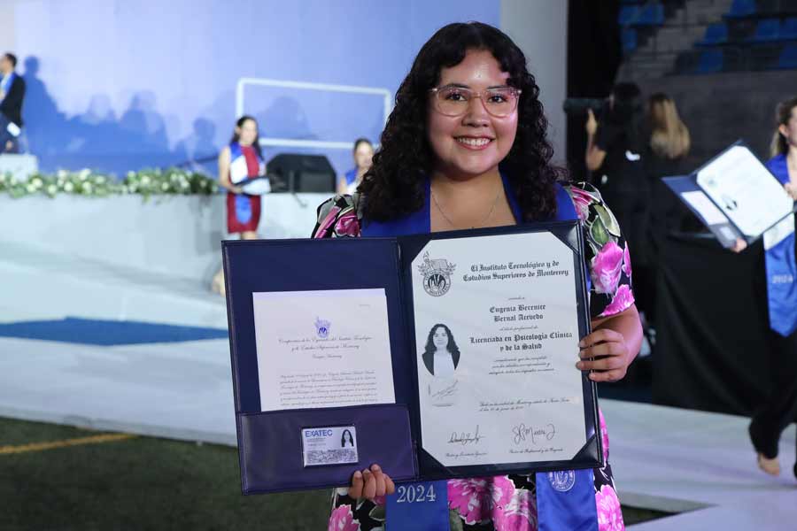 Berenice Bernal se graduó de la carrera en Psicología Clínica y de la Salud.