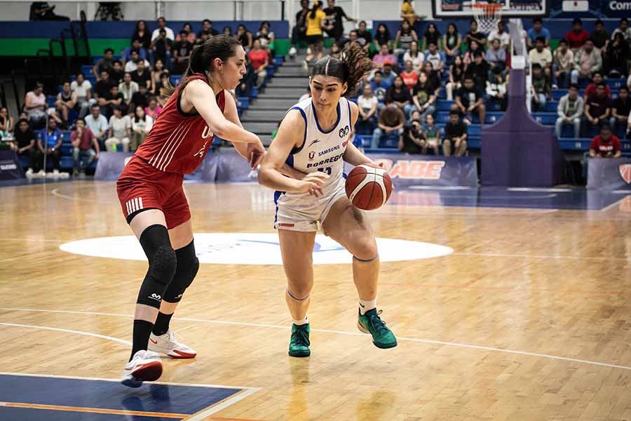 jugadora de Borregos Monterrey de basquetbol femenil. 