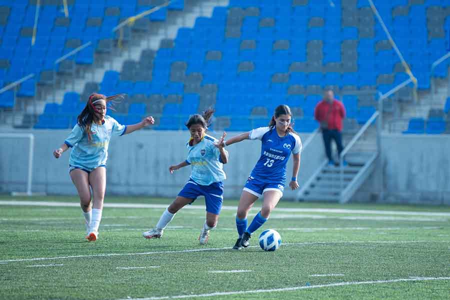 Jugadora de Borregos Monterrey de PrepaTec en partido final de CONADEIP.