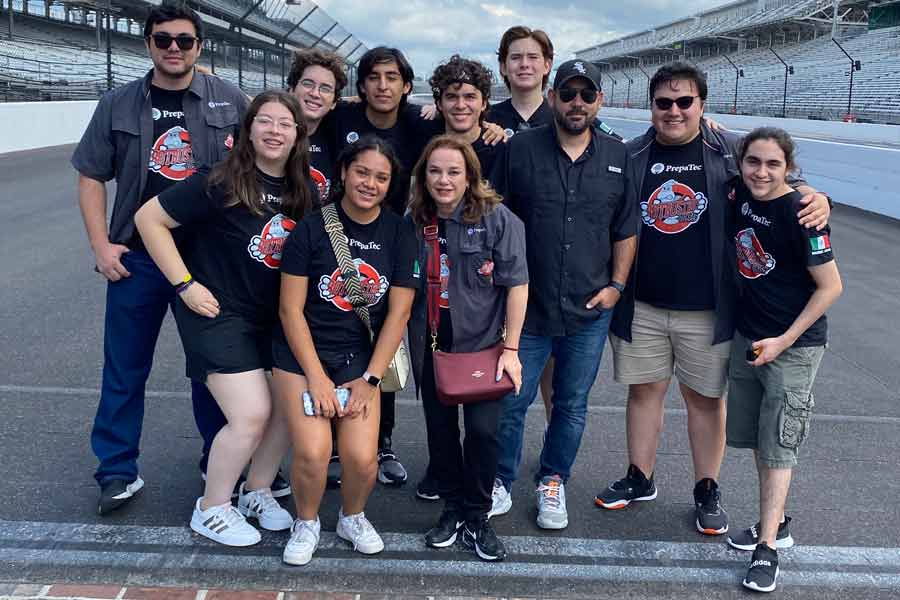 El equipo de Botbusters se reúne para una fotografía.