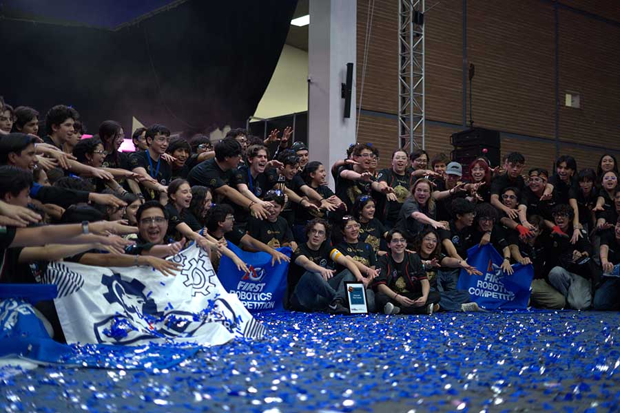 Botbusters, equipo de rob&oacute;tica de la PrepaTec Eugenio Garza Sada, en el regional de Monterrey. 