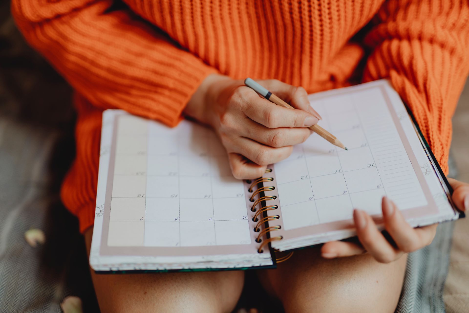 Mujer con un calendario