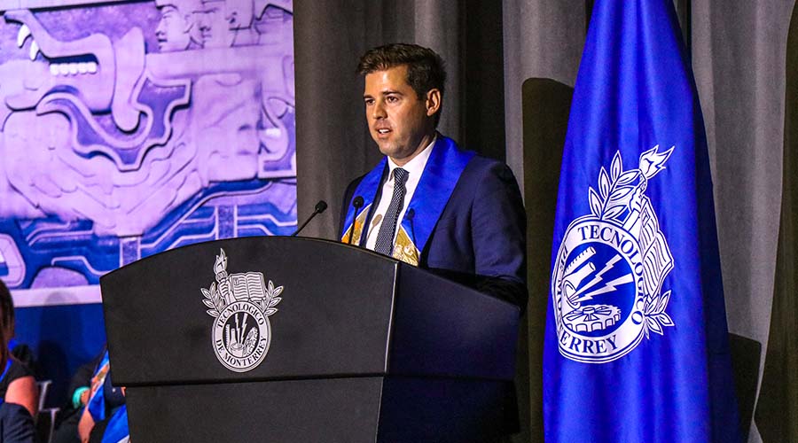 carlos villareal en su discurso a los graduados del tec campus laguna