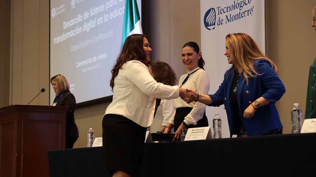 certifican a profesores de jalisco en transformación digital. 