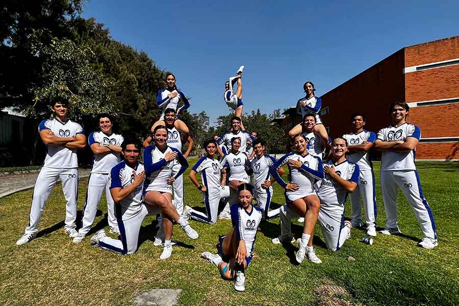 Equipo de Cheer Borregos Monterrey en campeonato CONADEIP