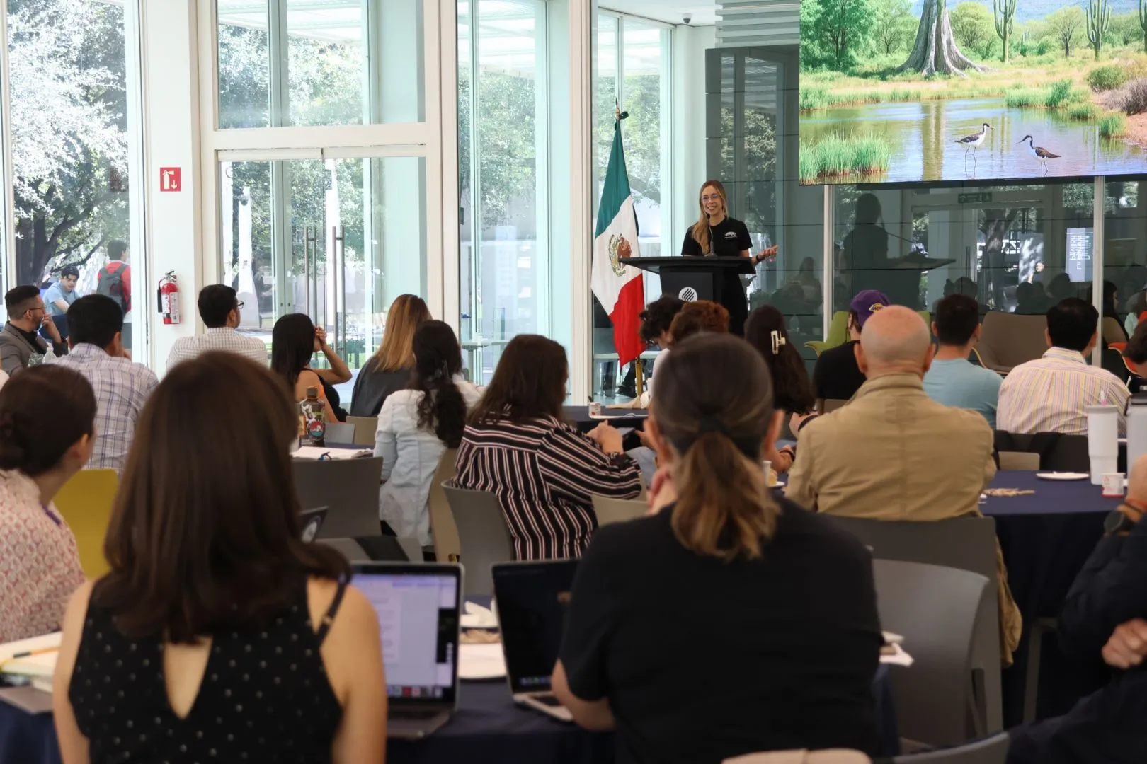 Público escuchando el panel