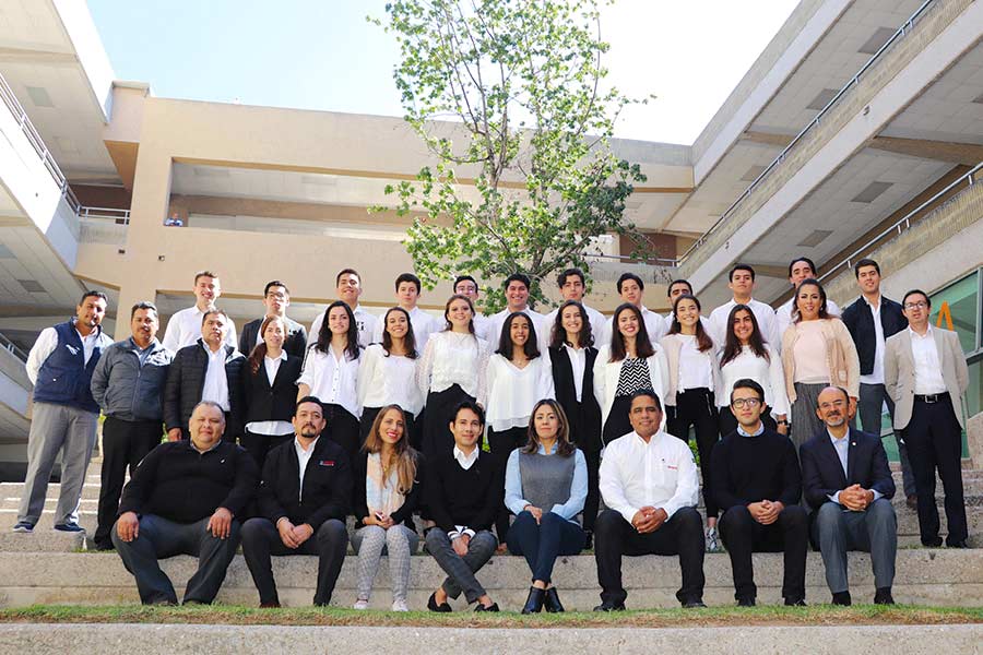 Alumnos del semestre i del área de ingenieria con directivos del Tecnológico y Bosch