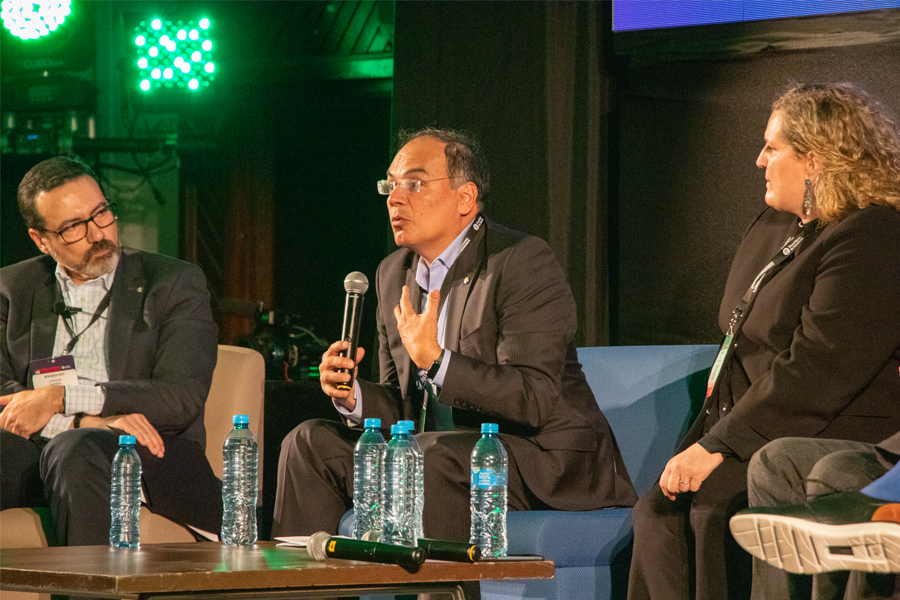 Arturo Molina en panel de la CIIE del Tec de Monterrey