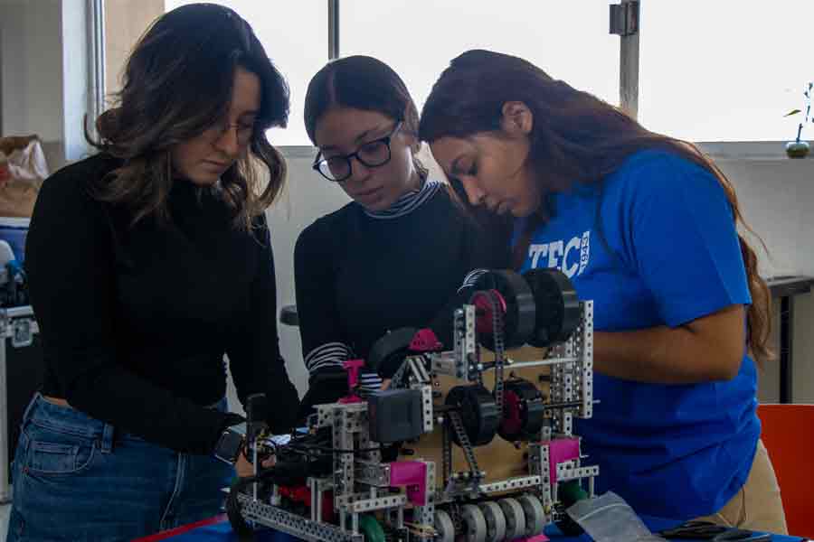 Equipo de robótica se prepara para mundial