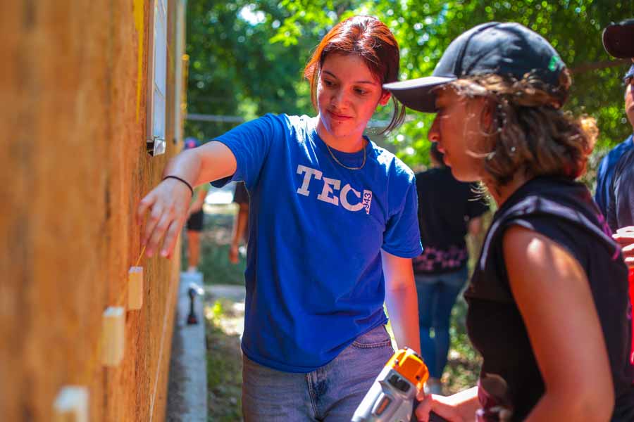 Alumnos construyeron la base del aula en solo 5 días