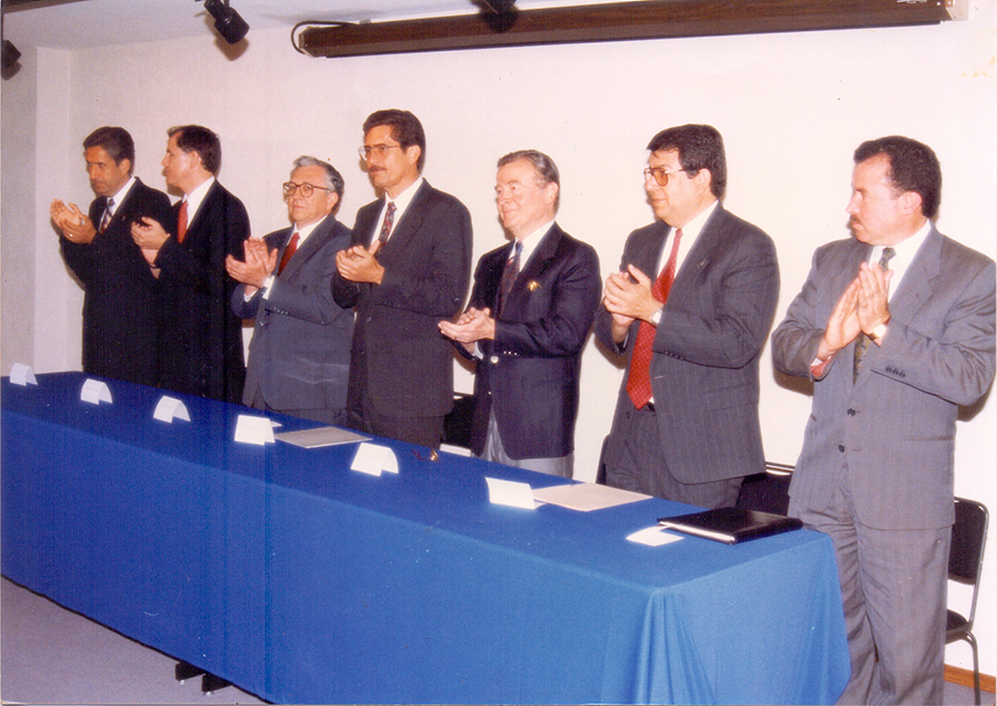 Don Javier Bours con consejo del Tec.