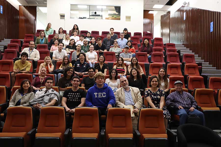 El encuentro entre el caricaturista y los alumnos fue organizado por la Escuela de Humadidades y Educación.