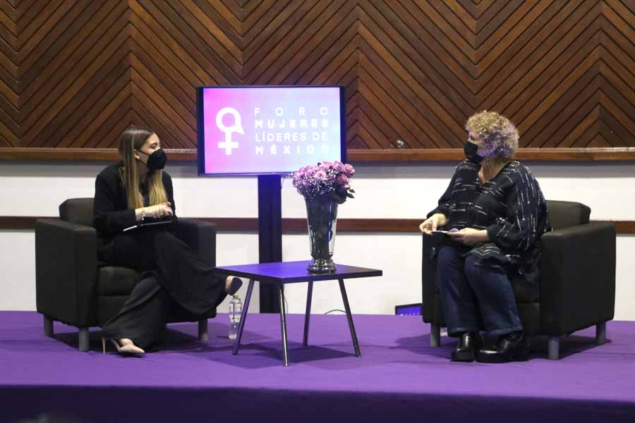 Inés Sáens y Susette Rodríguez en la conferencia Retos y reflexiones de mujeres en el poder.