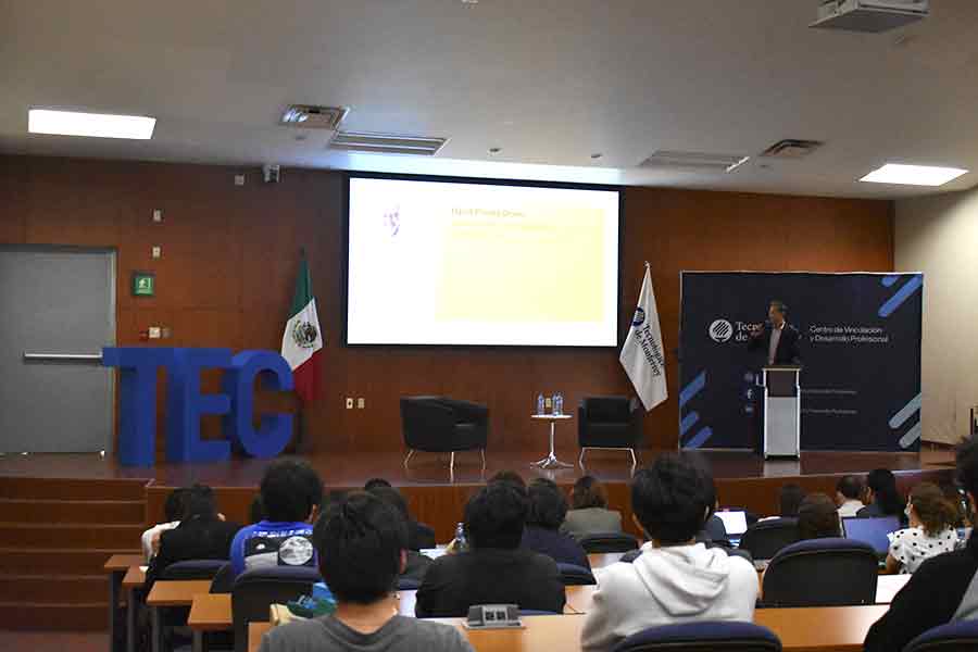 Aspectos clave de la movilidad del futuro fue el tema de la ponencia en el Tec Guadalajara.