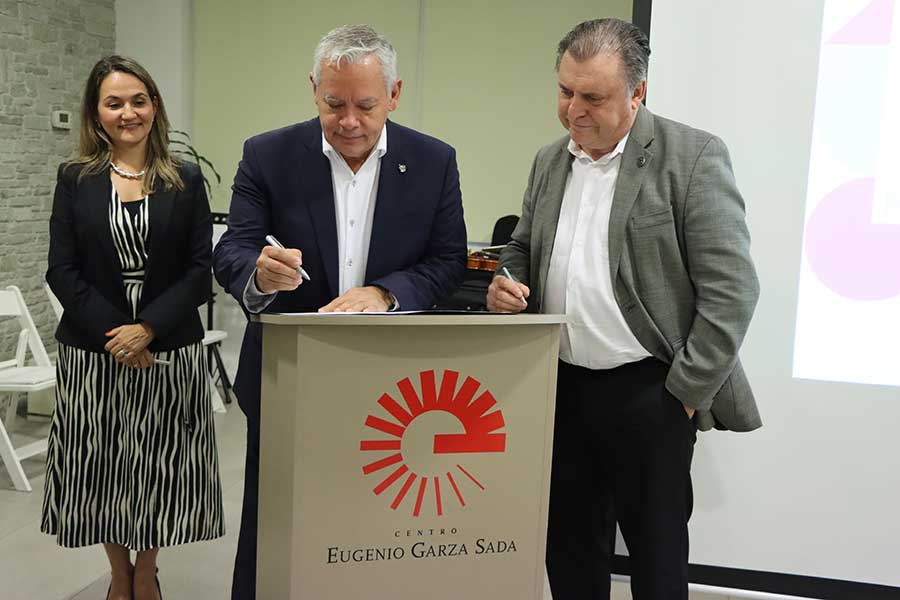 Firma de convenio PrepaTec Monterrey y Centro Eugenio Garza Sada.