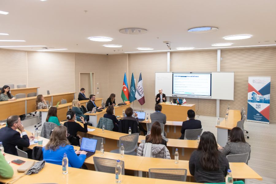 mesa diálogo durante la cop29 en Azerbaijan