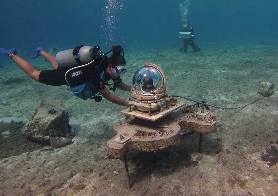 El cuidado en el uso del equipo es importante para no romper las estructuras de coral