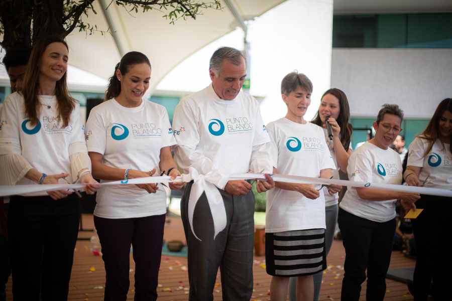 El corte de listón para inaugurar Punto Blanco